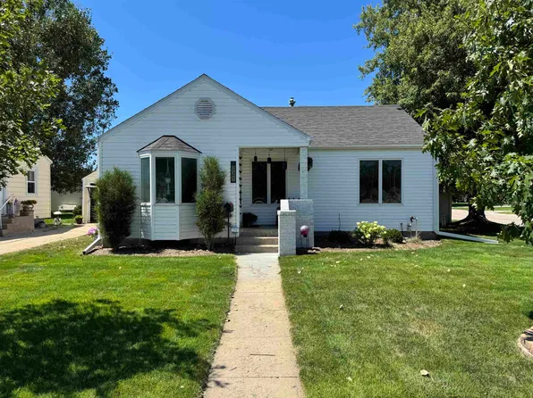 921 Morton St, Holdrege, NE 68949