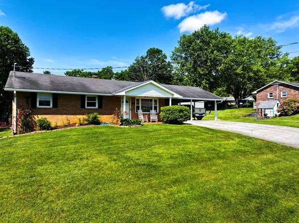 204 Highland Park Dr, Hillsville, VA 24343