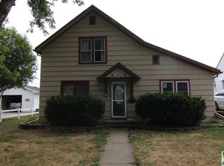 931 W Cherry St, Cherokee, IA 51012
