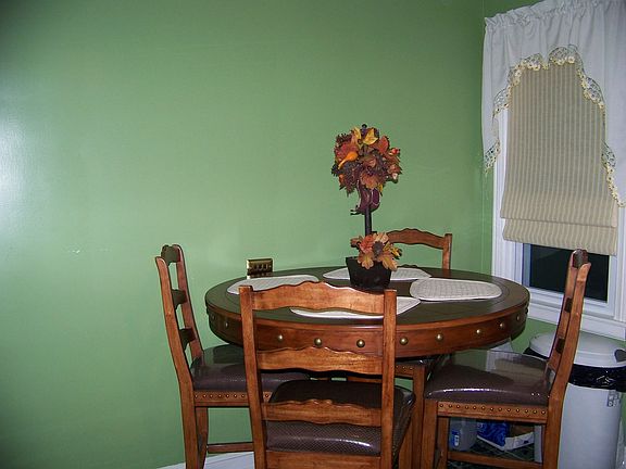 Eat In Kitchen