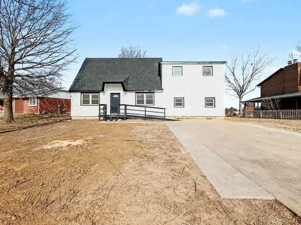 14 Woodland Dr, Augusta, KS 67010