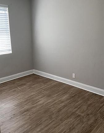 3rd image of 907 8th St APT 2