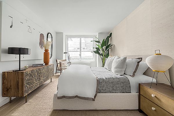 1st image of 70 W 37th St #1603