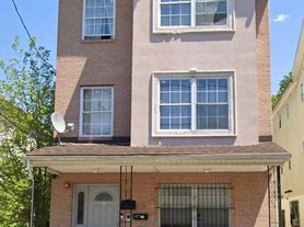 28 Kent St, Newark, NJ