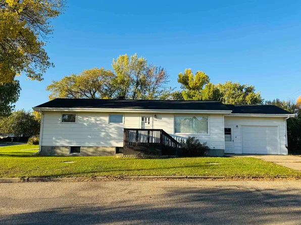 405 2nd St NE, Kenmare, ND 58746