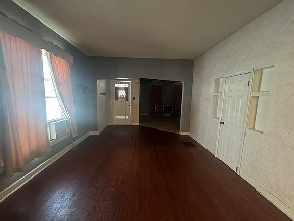 2nd image of 700 9th Ave S
