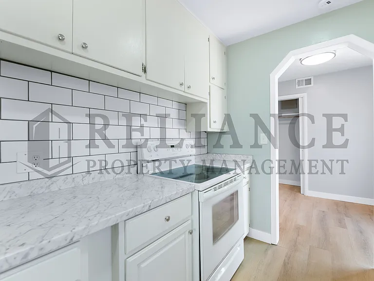 2239 S Millwood Ave — Photo 15