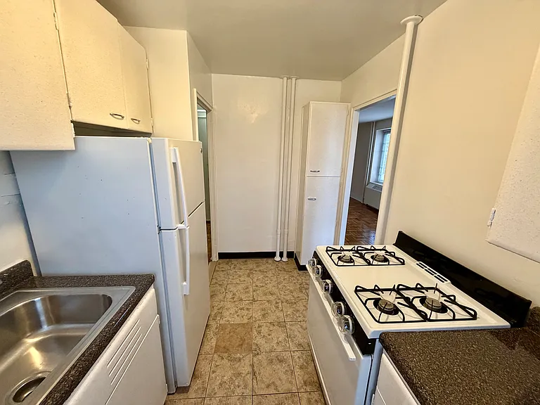 71st Cres — Photo 4