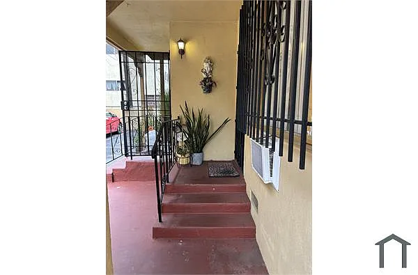 Building Photo - 1849 N Gramercy Pl #2