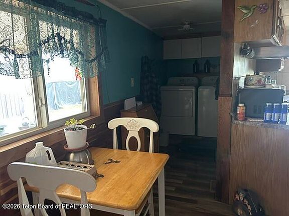5th image of 444 Lincoln Ln