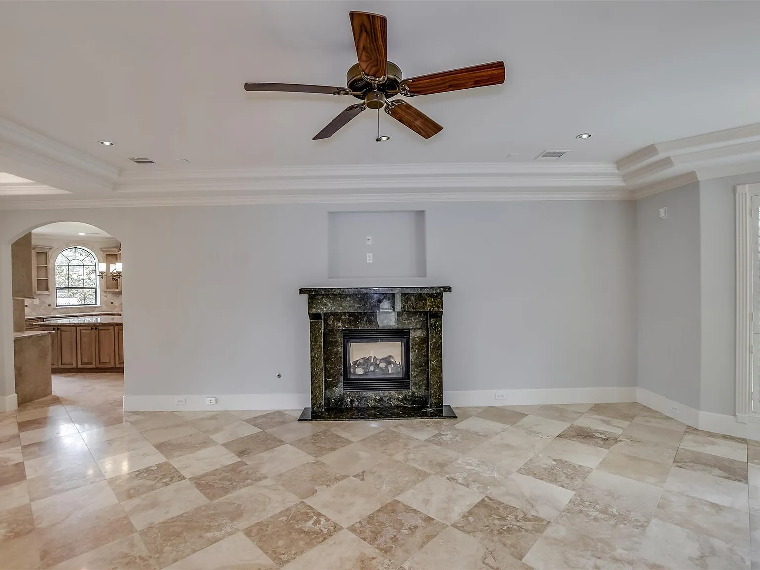 4 bed, 6.5 bath, 5263 sqft, $7,500 — Photo 4