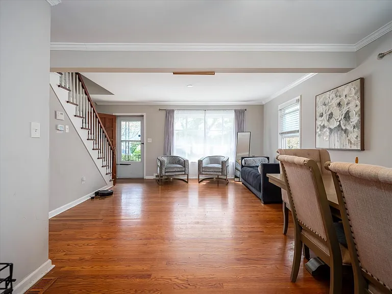 16 W Maltbie Ave — Photo 6