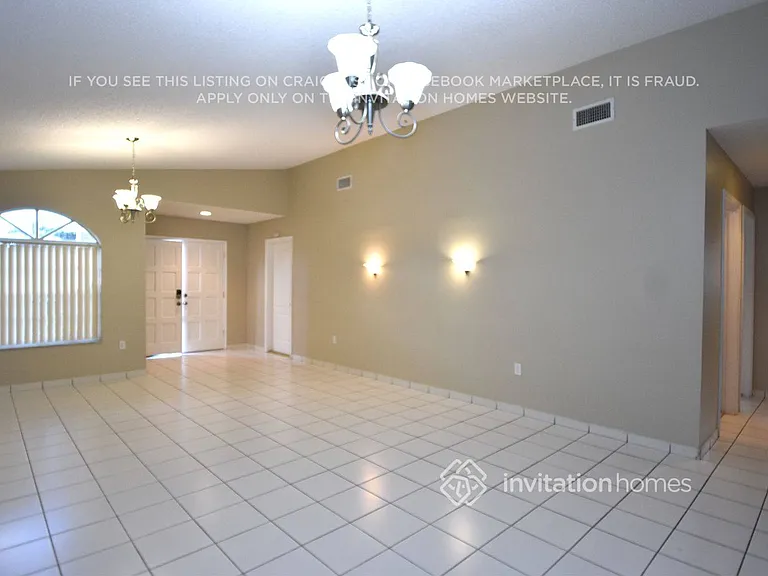 1276 SW 143rd Pl — Photo 2