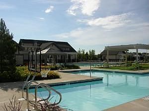 5th image of 27011 Thornwood Blvd