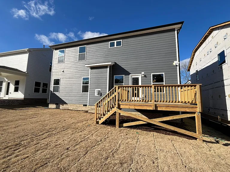 816 Challenger Ln — Photo 32