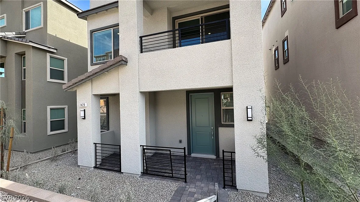 3 bed, 3.0 bath, 2226 sqft, $2,695 — Photo 2