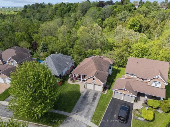 1028 Highbrooke Ct, Oshawa, ON L1K 2K6