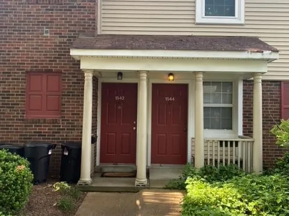 1542 High School Dr, Saint Louis, MO 63144