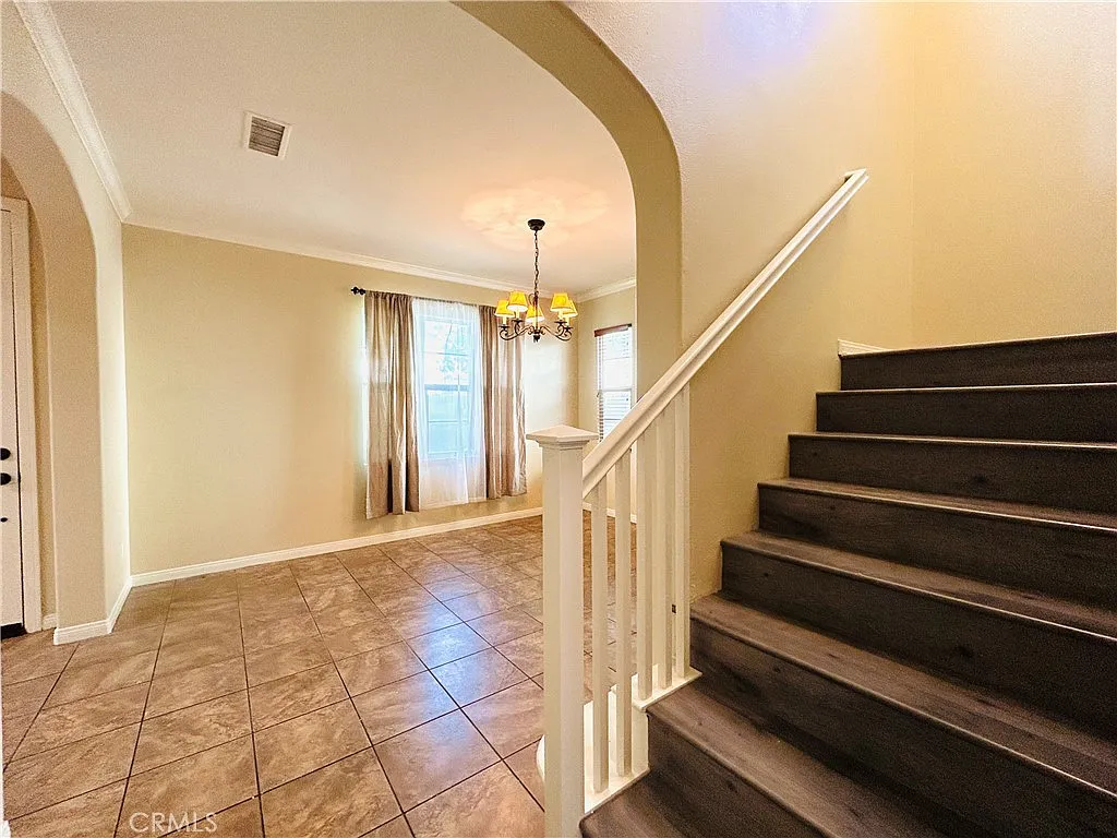 3 bed, 2.5 bath, 1689 sqft, $3,400 — Photo 3