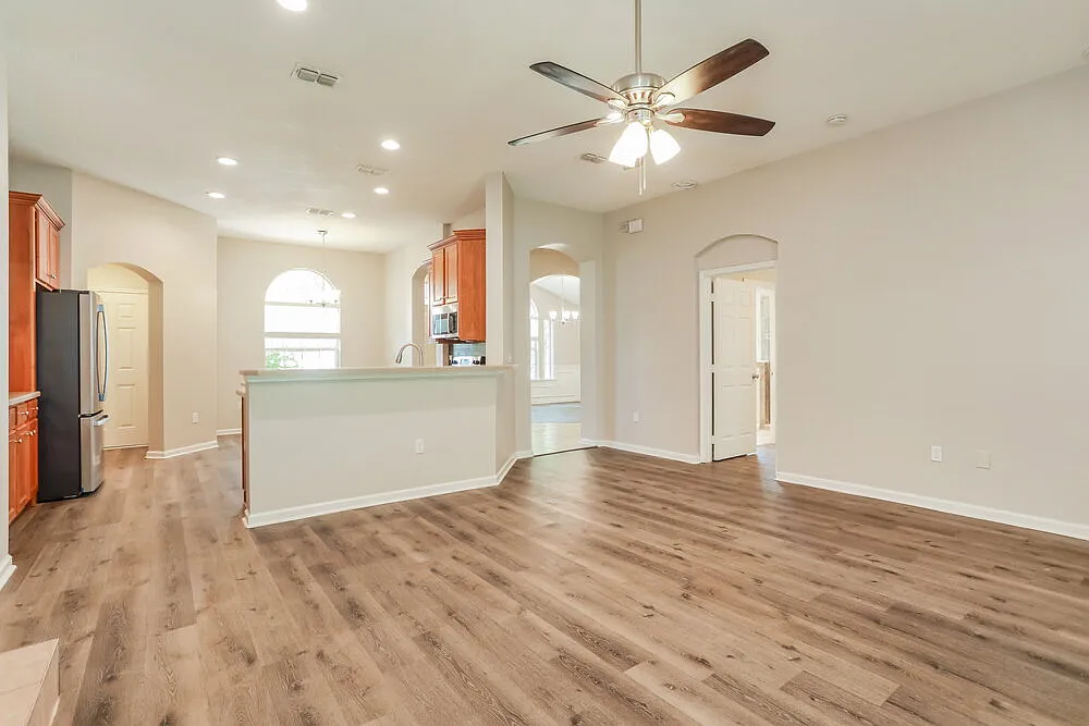 4 bed, 2.0 bath, 1890 sqft, $2,505 — Photo 4