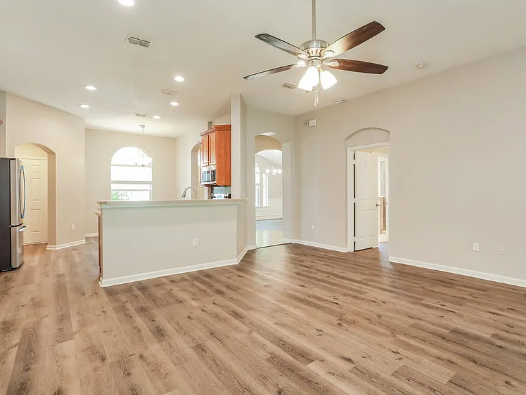 3146 Wandering Oaks Dr — Photo 4
