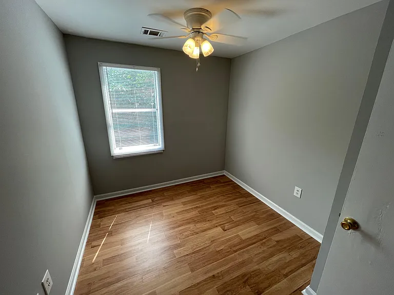 552 Pulaski St — Photo 58