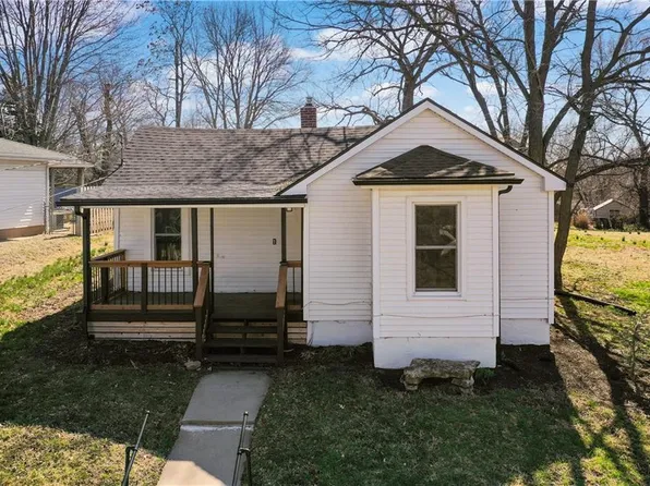 921 Sherman Ave, Leavenworth, KS 66048