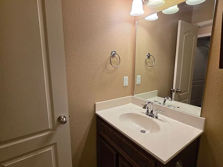 4601B Skyflower Ln — Photo 25