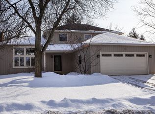 4491 Country Trl, Gurnee, IL 60031