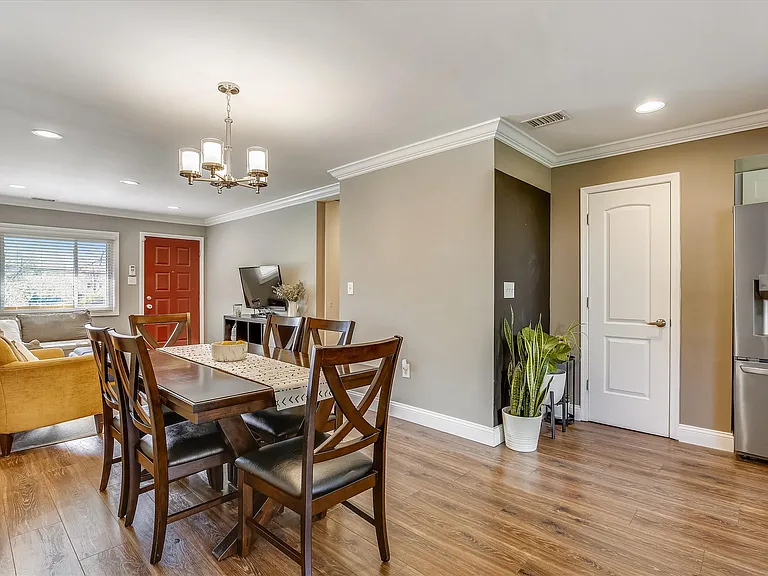 13810 Parkland Dr — Photo 15