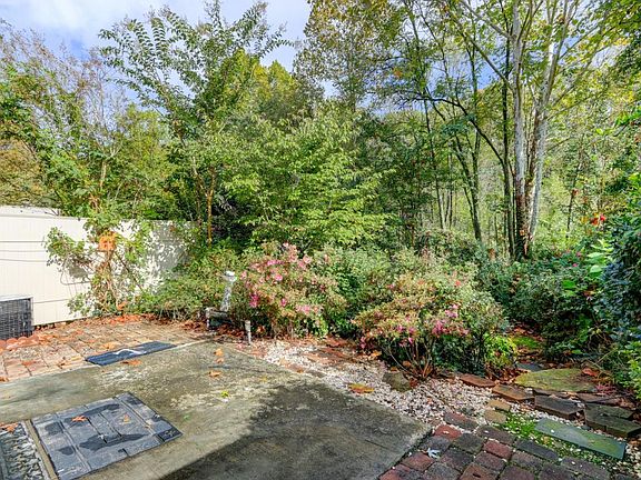 3rd image of 4438 Townhouse Way