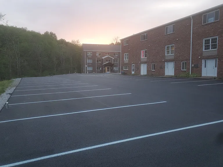 Hampshire Estates Apartments and Self Storage — Photo 28