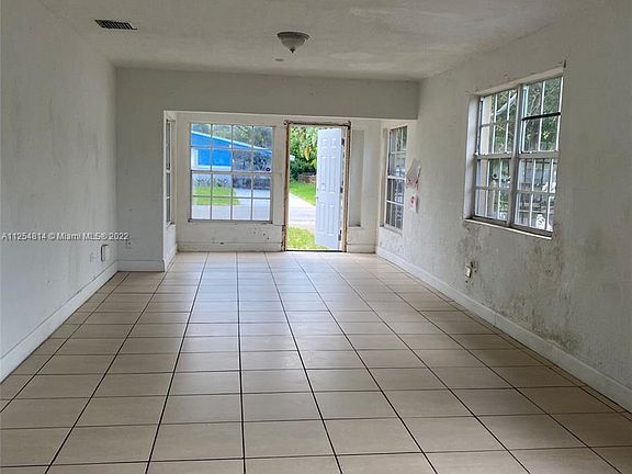 4th image of 738 NW 15th Way