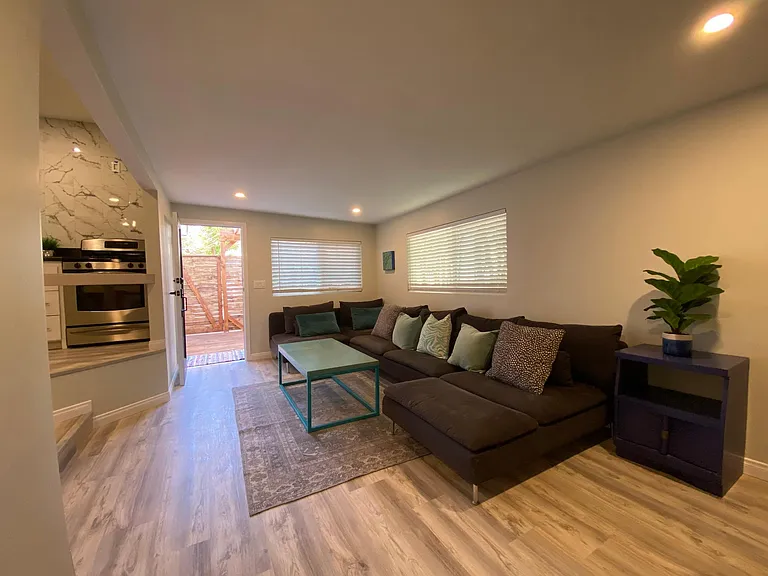 1861 Oliver Ave #5 — Photo 6