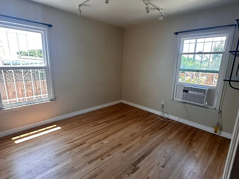 2152 Rexford Dr — Photo 22