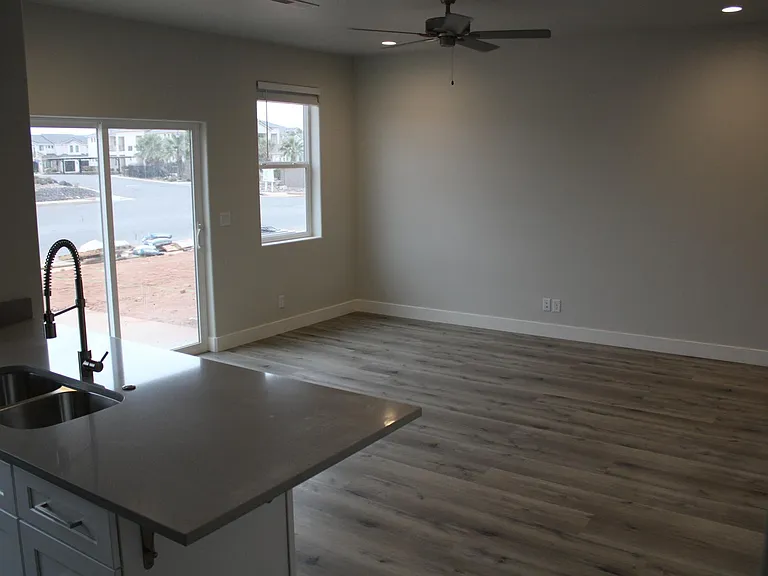 574 E Goldline Dr — Photo 7