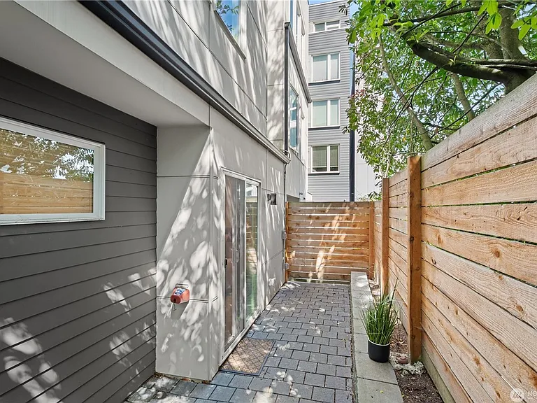 815 N 48th St — Photo 29