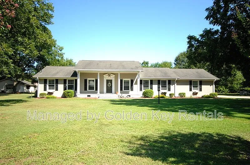 108 Woodrose Ave