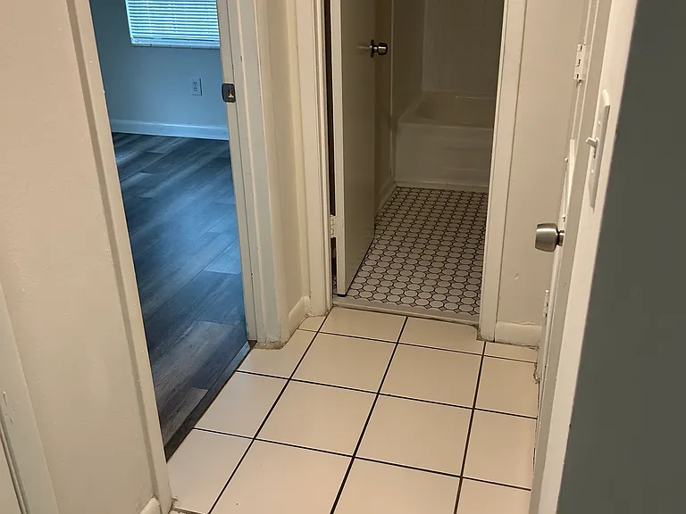 1218 Hickman Rd #2 — Photo 13