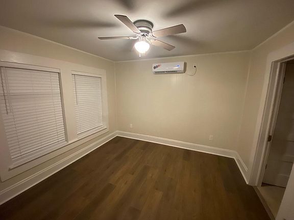 5th image of 414 N Pecan St
