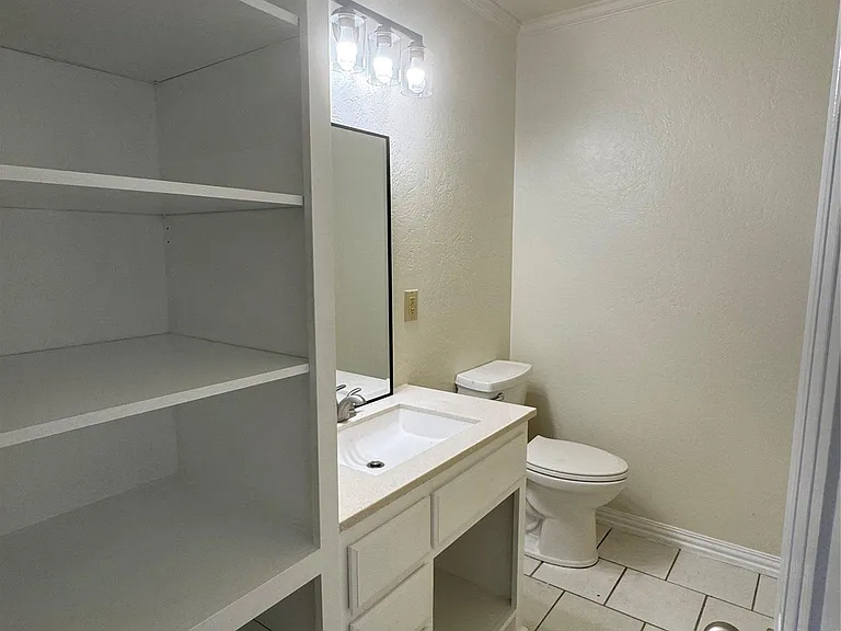 601 W San Antonio St — Photo 19
