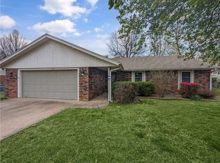 1402 Ridgecrest St, Springdale, AR 72762