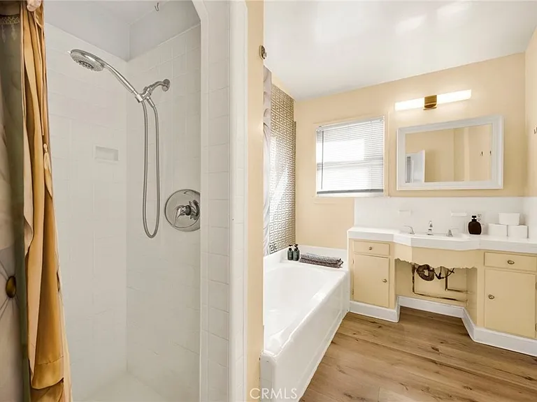 4343 Laurel Canyon Blvd — Photo 6