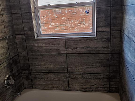 2nd image of 4016 Larkwood Dr