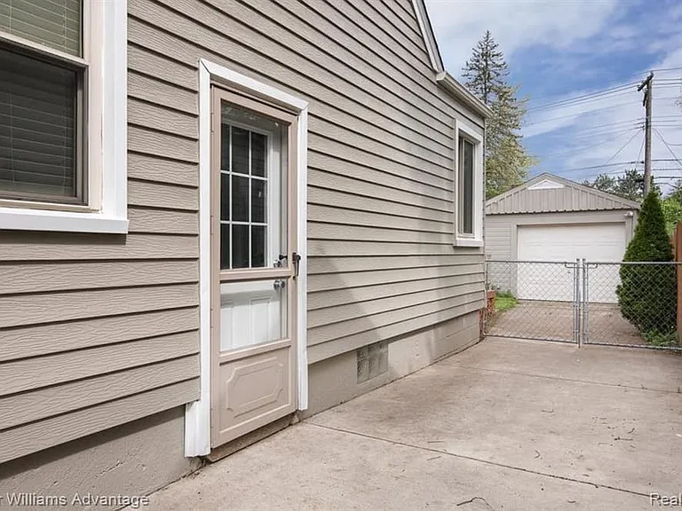 Bauman Ave — Photo 8