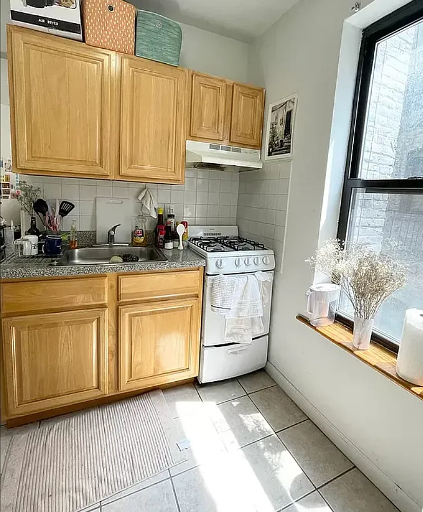 175 Thompson Street — Photo 2