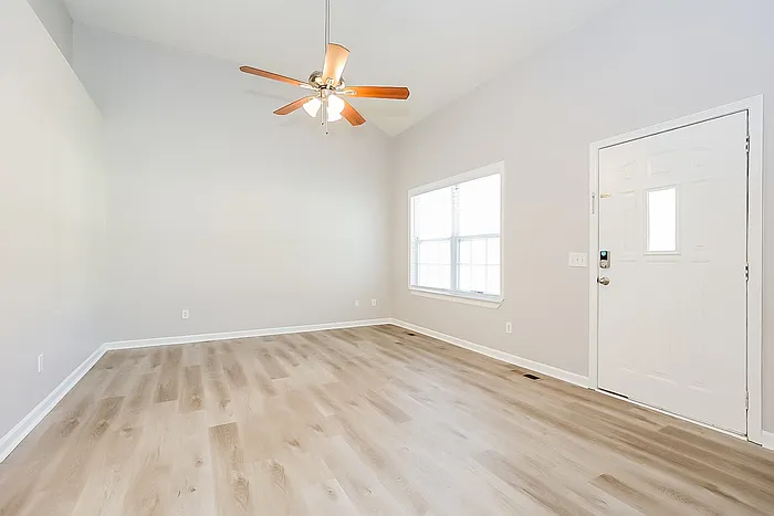 1031 Heydel Cir — Photo 4