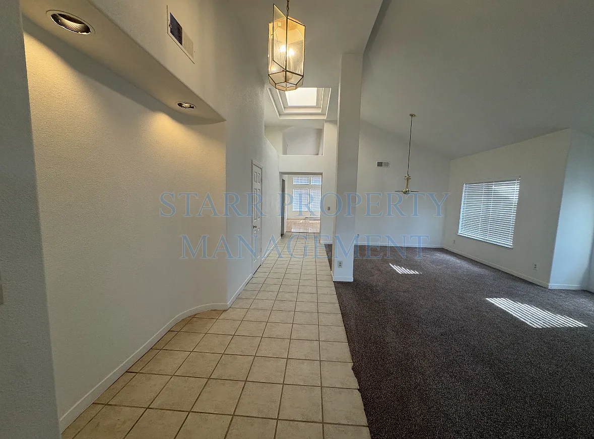 3 bed, 2.0 bath, 2045 sqft, $2,400 — Photo 2