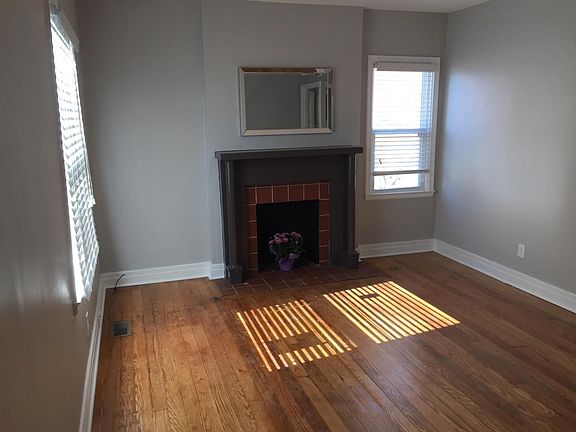 Spacious living room with lots of light