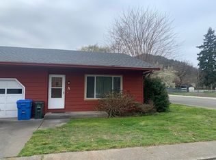 222 Oak St #A & B, Rogue River, OR 97537